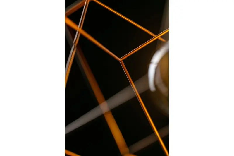 Decor Rosa gouden geometrische hanglamp bestaande uit 2 messing kubussen 3376