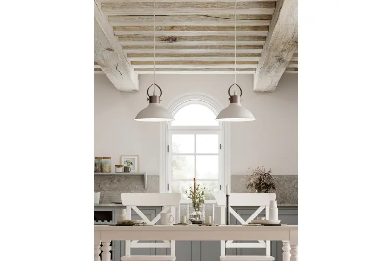 Decor Mees wit metalen hanglamp met kapbevestiging in vorm petroleumlamp 2332