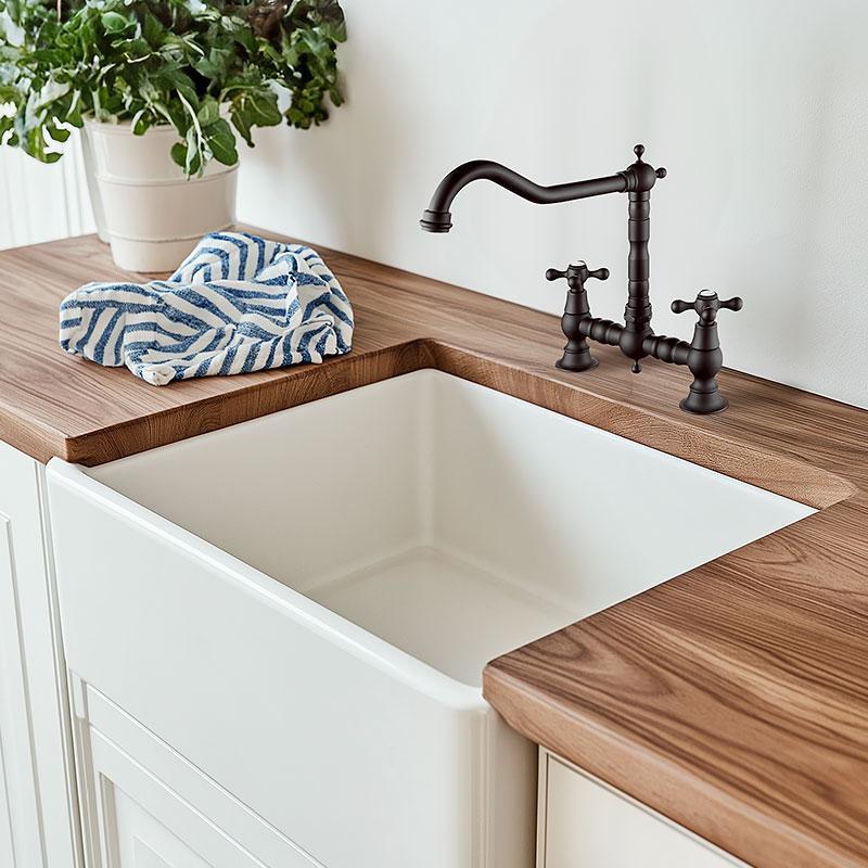 AquaTrimo Windsor 2 gats  klassieke keuken nostalgische brug keukenkraan met haakse uitloop zwart 21WS7653SW