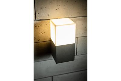 Decor Tuinarmatuur LARGO-AU E27 MAX.15W IP44 AC220-240V 50-60Hz wandlamp met rechte bovenkant in grafietkleur. 1208963916