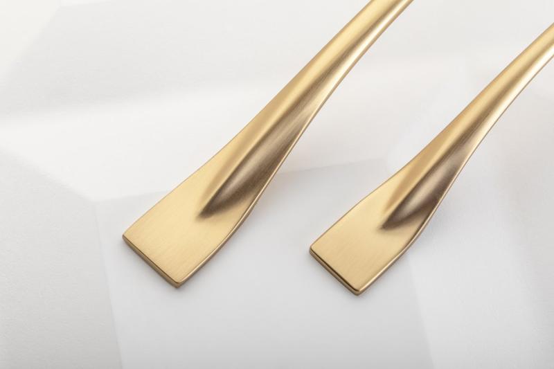 Zamak handle FLOW C = 128 mm champagne 1208966036