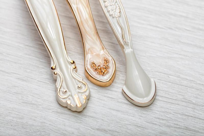 Zamak handle ROYAL2 C=96mm white/gold 1208966196