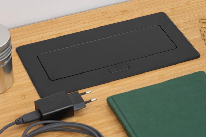 SOFT pull-out power socket