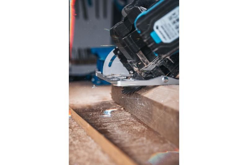 HÖGERT accu cirkelzaag, 18V, zonder accu, stofzuigeraansluiting