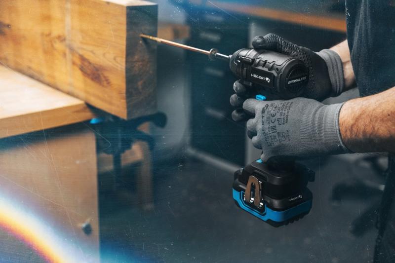 HÖGERT Brushless accu-strijkijzer 18V, set met accu, oplader en accessoires