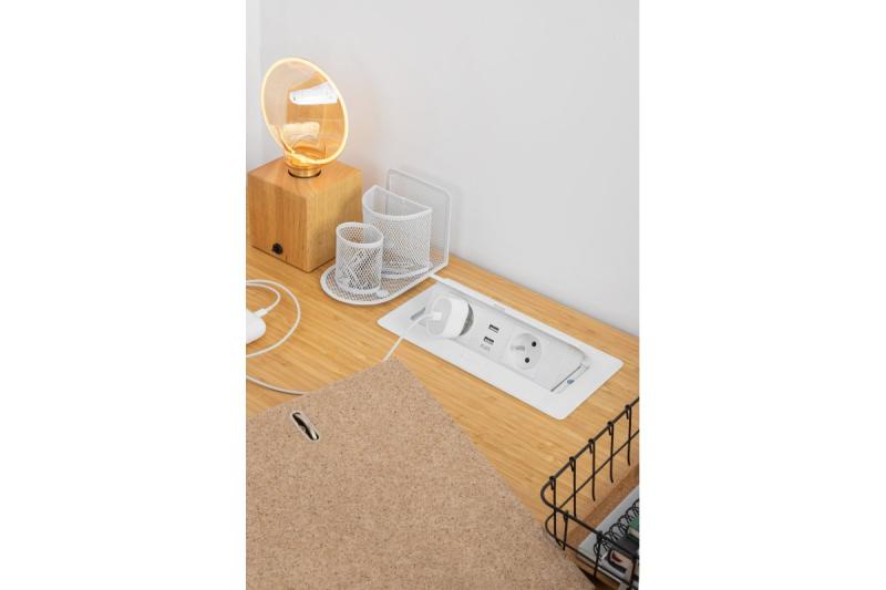 Zachte uitschuifbare stopcontactmodule.