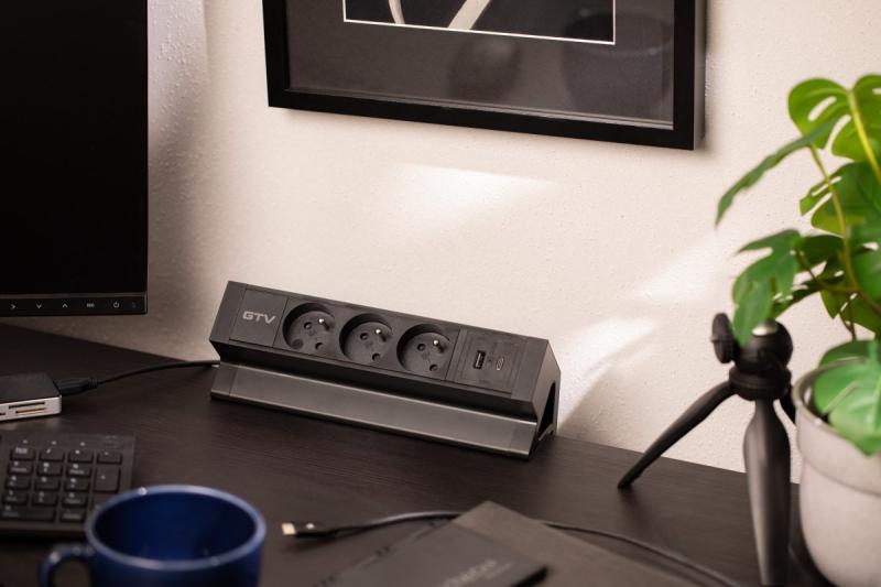 Basco meubelaansluiting, 3 x geaarde stopcontact, USB A+C, 1,5m kabel, zwart met montage