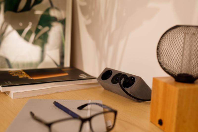 Meubelstopcontact SOFITO, 2xSHUKO, USB A+C, kabel 1,5 m, grijze flock